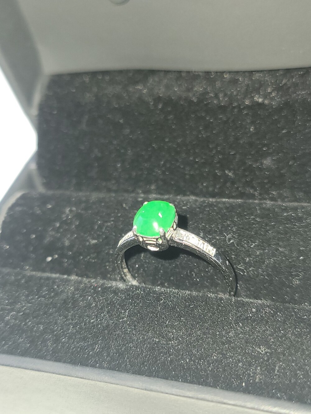 18 KT Gold Diamond & Jadeite Ring